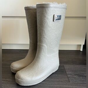 MoovBoot Le Signature Tall Sheepskin Grey Snowboots - Size 6